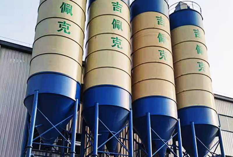 四個(gè)罐子